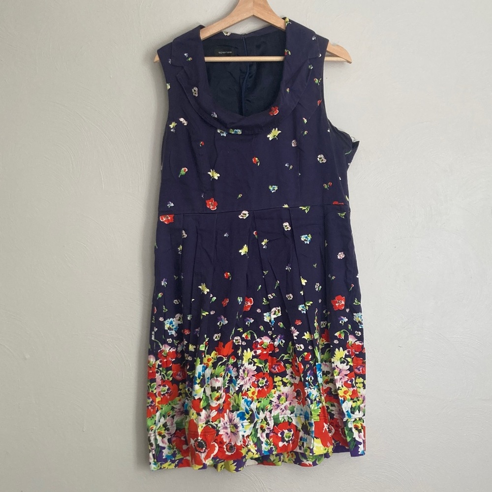 Floral Navy Dress with Scoop Colar‎